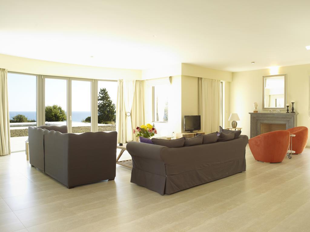 Luxury Trapezia Vila
